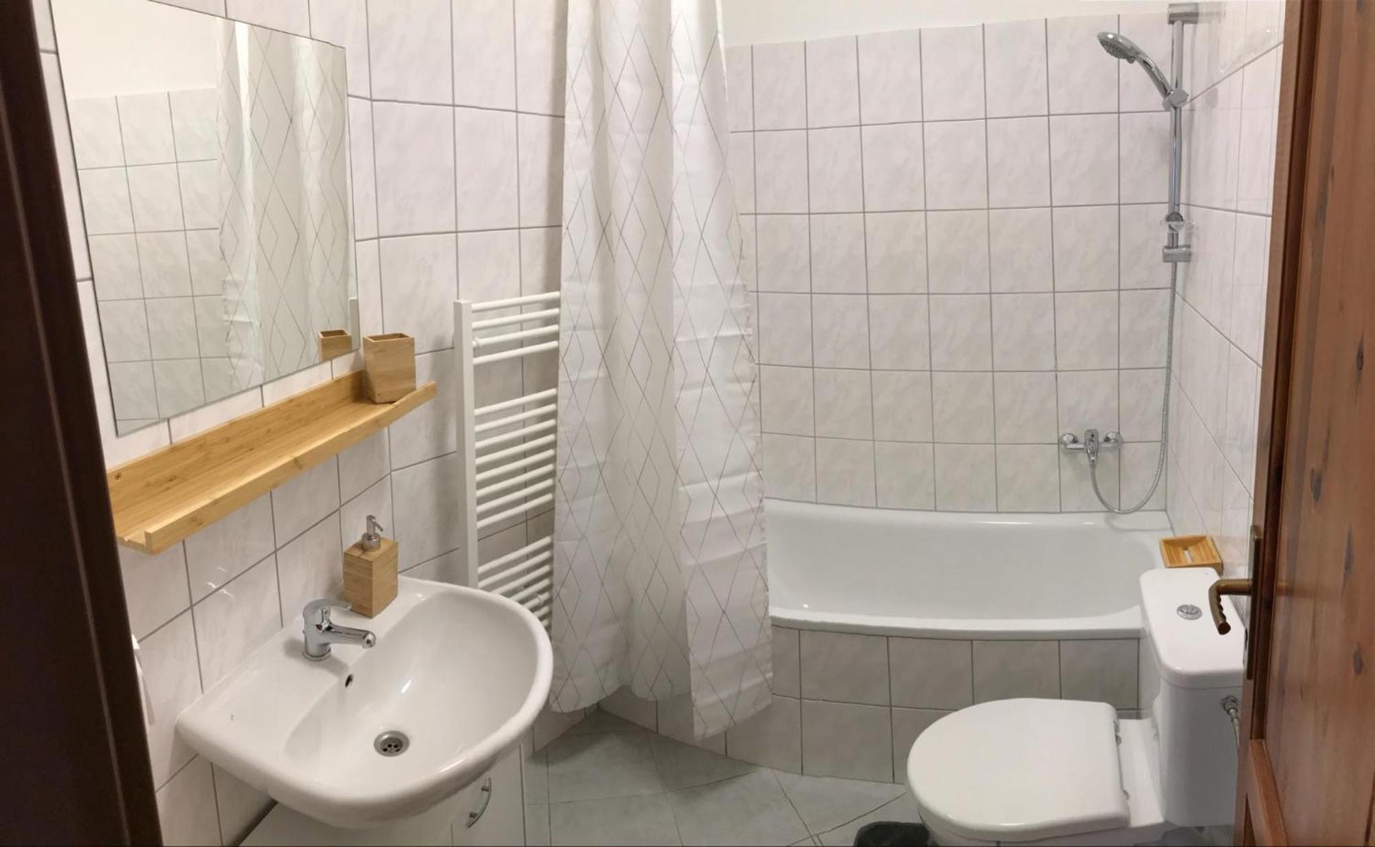 Отель Nicolsburg Микулов Экстерьер фото